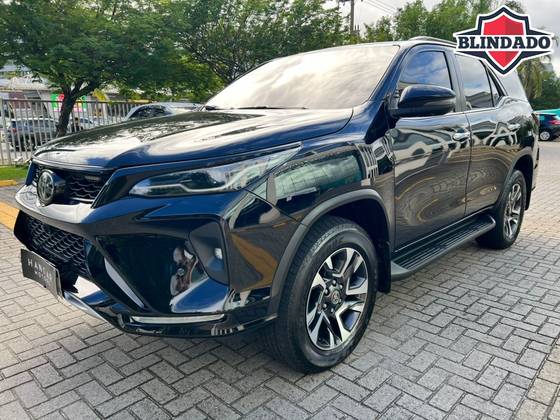 TOYOTA HILUX SW4 2.8 D-4D TURBO DIESEL DIAMOND 7L 4X4 AUTOMÁTICO TOYOTA HILUX SW4 2.8 D-4D TURBO DIESEL DIAMOND 7L 4X4 AUTOMÁTICO